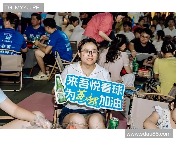 享受足球比赛直播原声音频带来的真实观赛体验与激情瞬间